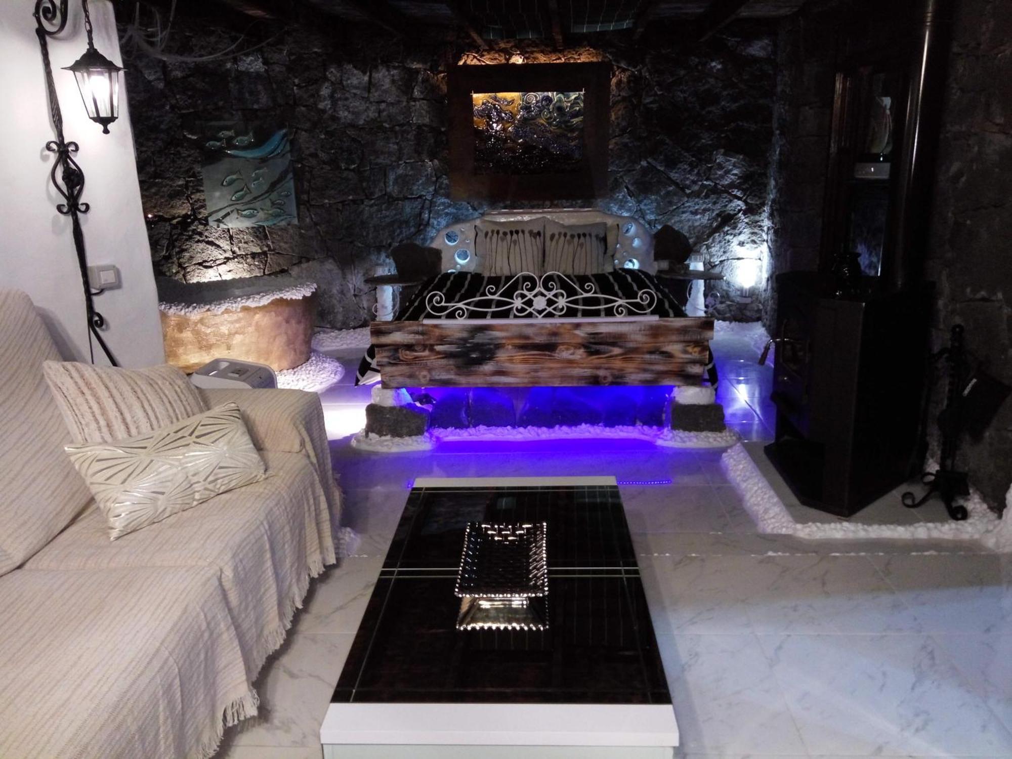 Aloelux Villa ! - Private Villa With Jacuzzi, Cinema ,Massage ,Wonderful View, Art Desing Villa Conil Habitación foto